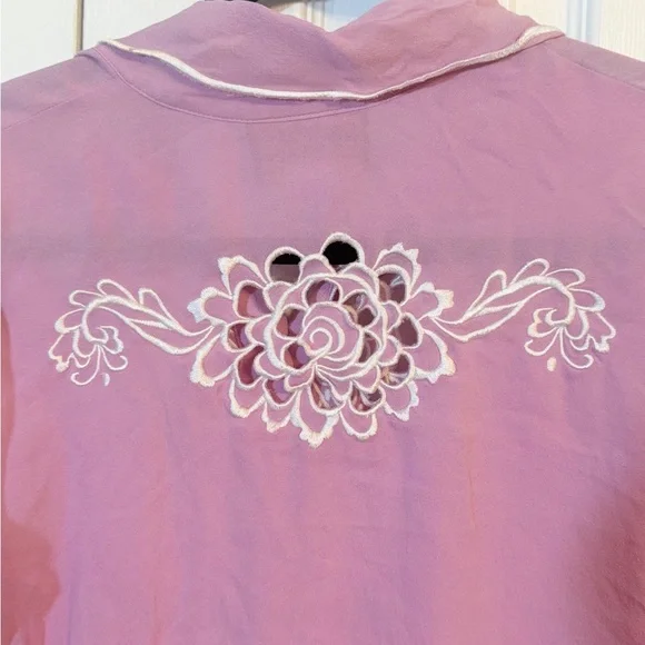 VINTAGE Bob Mackie Pink Blouse with White Embroidered Cut Outs.  Wearable Art AQ - Picture 7 of 8